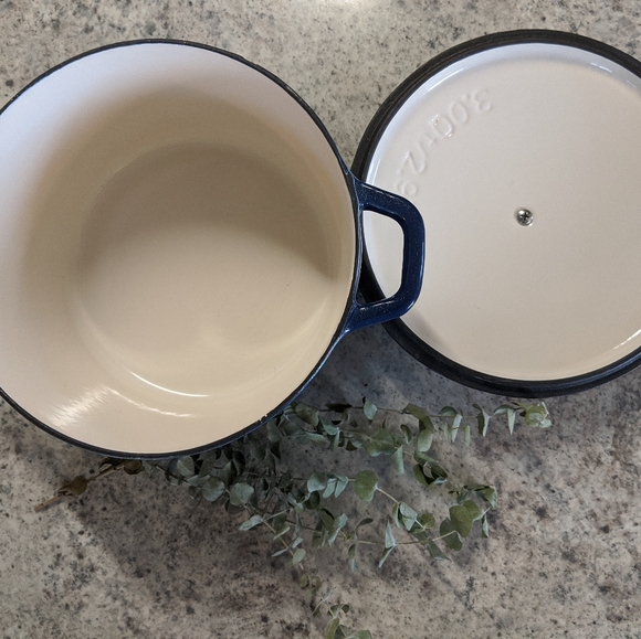 SOLD Cuisinart 3qt Dutch Oven Metallic Blue - Picture 4 of 6